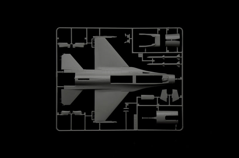 Italeri 35105 F-16C Fighting Falcon - WAR THUNDER 1/48 – image 10
