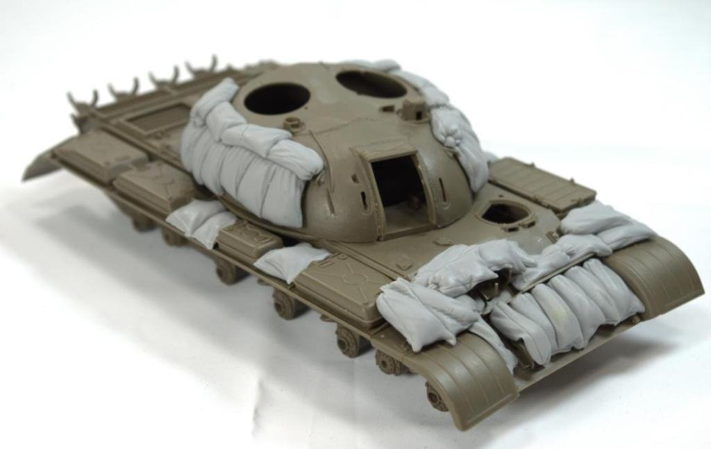 Panzer Art RE35-309 T-55 avec blindage de sacs de sable 1/35 – image 3