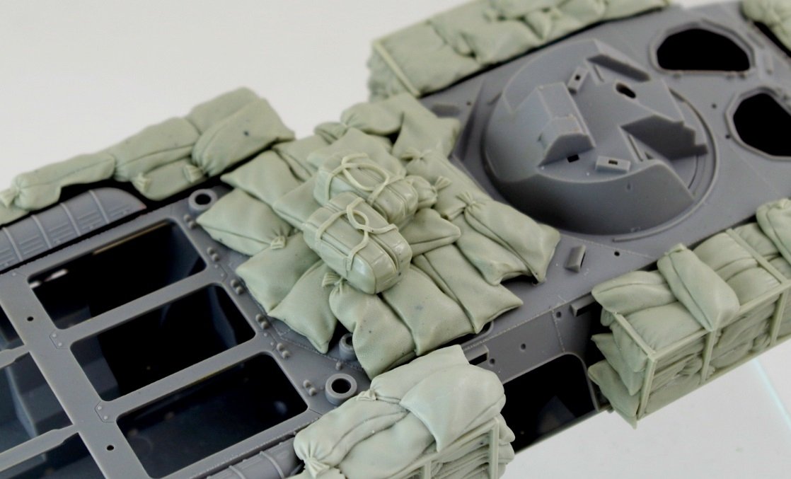 Panzer Art RE35-693 Sandbags armor for Ukrainian BTR-80 1/35 – zdjęcie 8