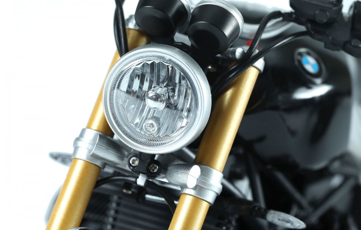 Meng Model MT-003S BMW R nineT (Pre-colored Edition) 1/9 – image 5