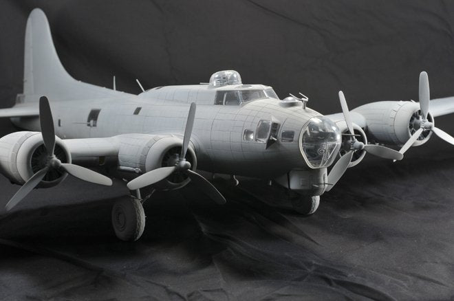 HK Models 01E04 B-17 Flying Fortress F and G 1/32 – immagine 15
