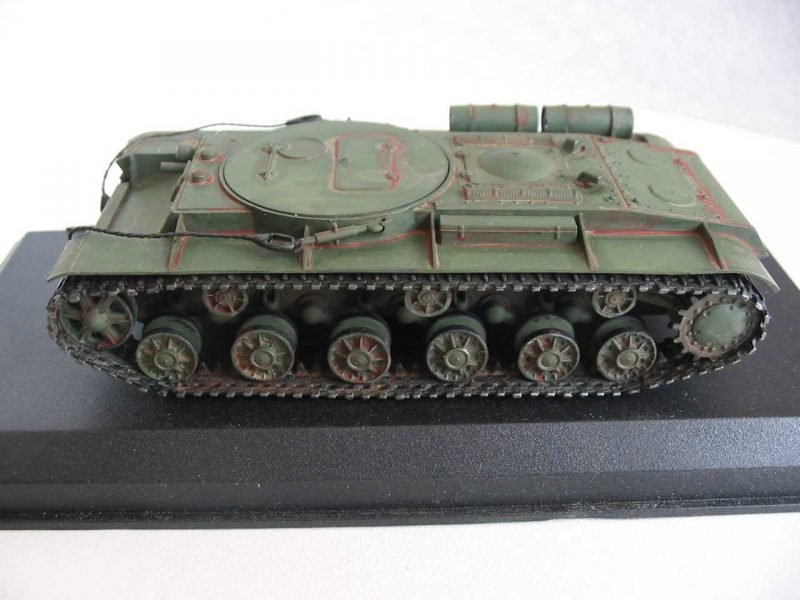 PST 72038 Armored Tow Tractor KV-T 1/72 – image 6