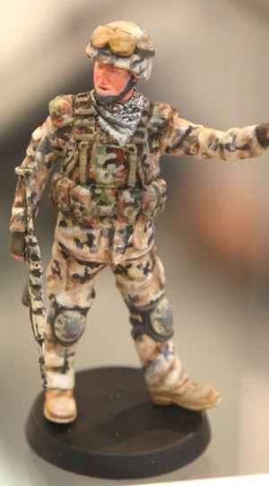 ToRo Model 35F102 PKW Afganistan - Jeden z Rosomaka / Polish Army in Afghanistan - Rosomak crewman one figurine with decals 1/35 – Bild 3