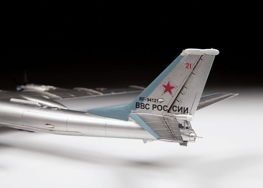 Zvezda 7038 Tu-95MS Bear Bombardier stratégique russe 1/144 – image 4