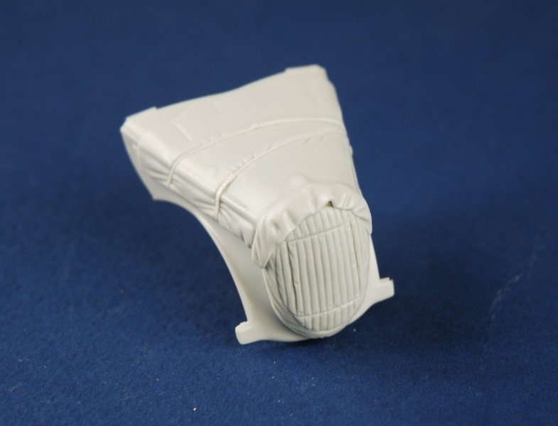 Panzer Art RE35-218 Ford 3000 engine deck with winter canvas 1/35 – Bild 3