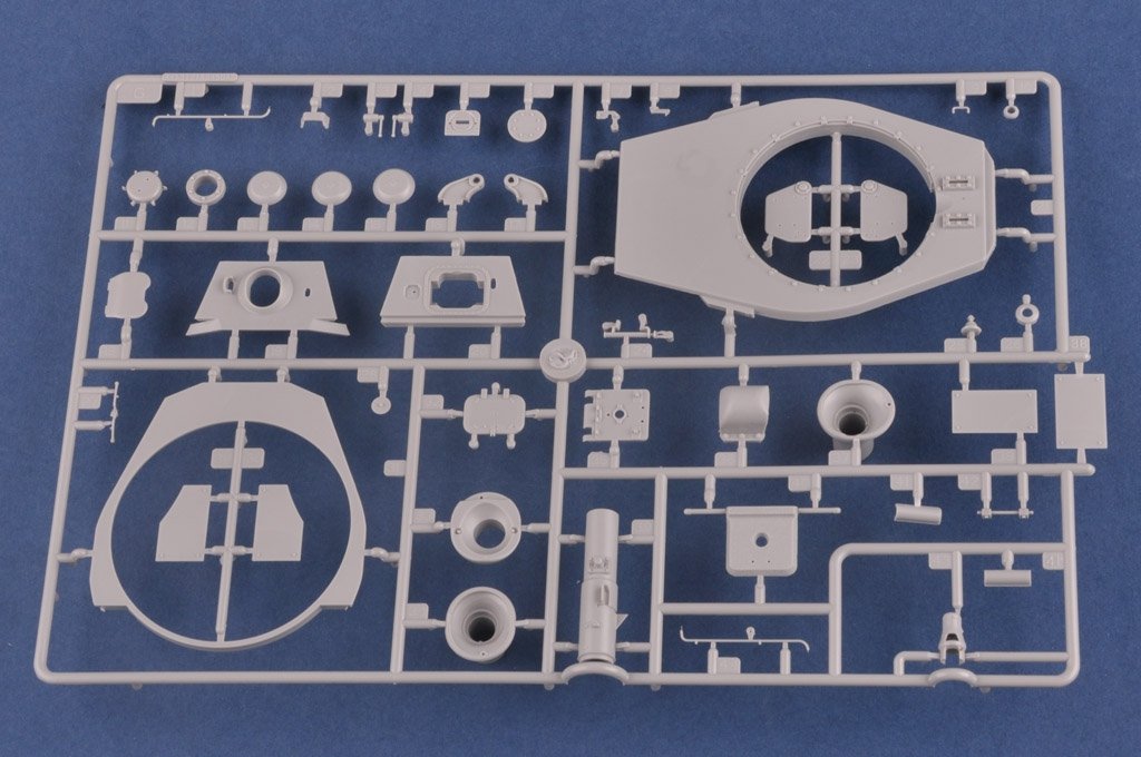 Hobby Boss 84533 Pz.Kpfw.VI Sd.Kfz.182 Tiger II (Henschel July-1945 Production) 1/35 – Bild 7