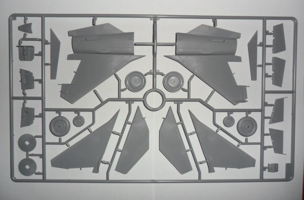 ICM 48903 MiG-25 PD, Soviet Interceptor Fighter 1/48 – image 3