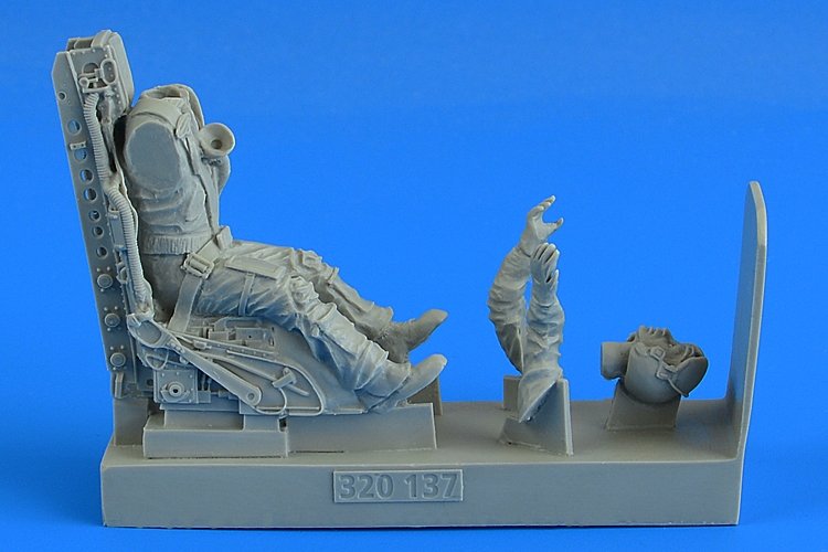 Aerobonus 320137 USAF Fighter Pilot with ej. seat for F-104C/G Startfighter (C2 ej. seat) for Italeri 1/32