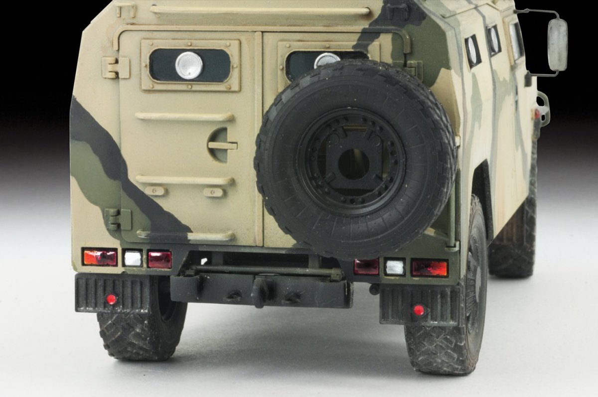Zvezda 3682 GAZ with AT missile system Kornet D 1/35 – immagine 6