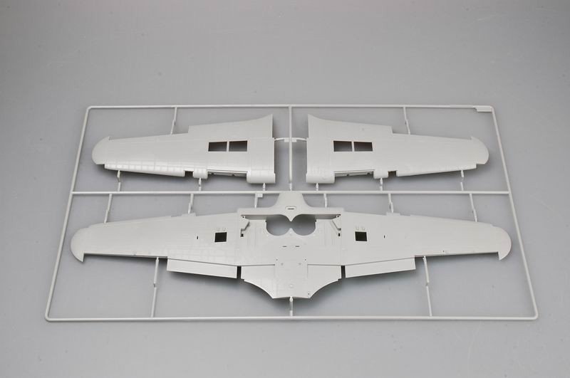 Trumpeter 02417 Hurricane Mk II D/Trop 1/24 – imagen 2