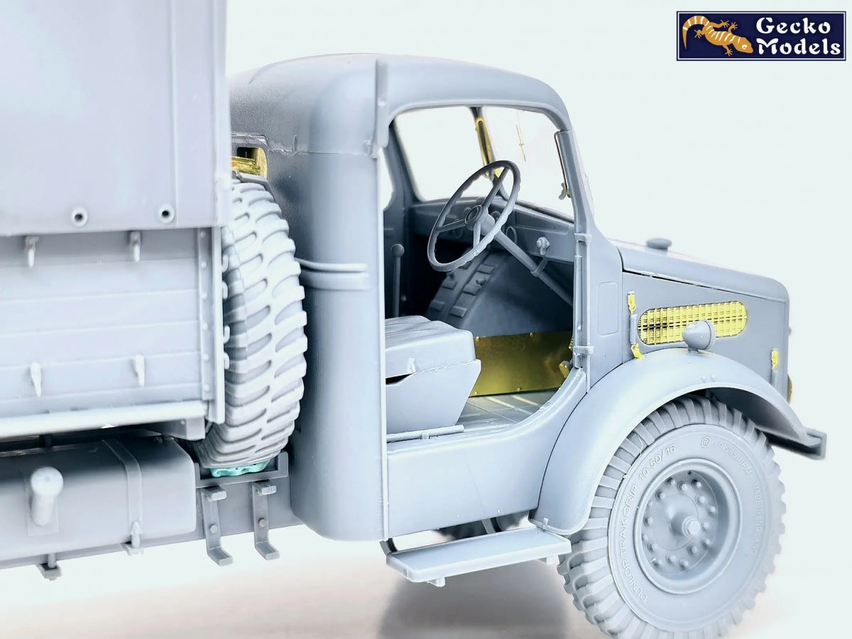 Gecko Models 35GM0153 Bedford OYD Truck 3t 4x2 GS (Wooden Cargo Body) 1/35