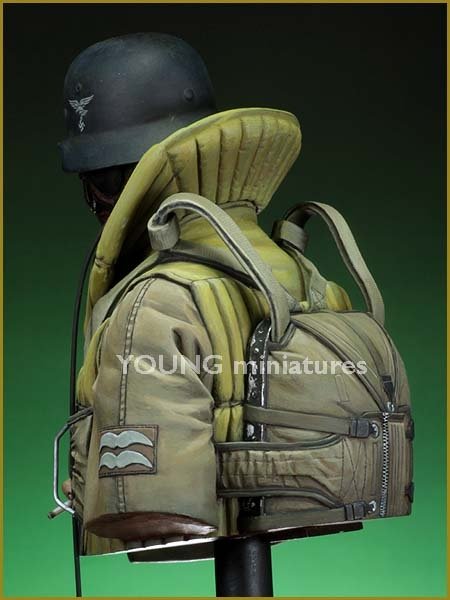 Young Miniatures YM1833 Luftwaffe Bomber Crewman, 1940 1/10 – immagine 5