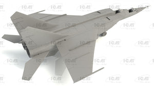 ICM 72176 MiG-25 RU, Soviet Training Aircraft 1/72 – immagine 2