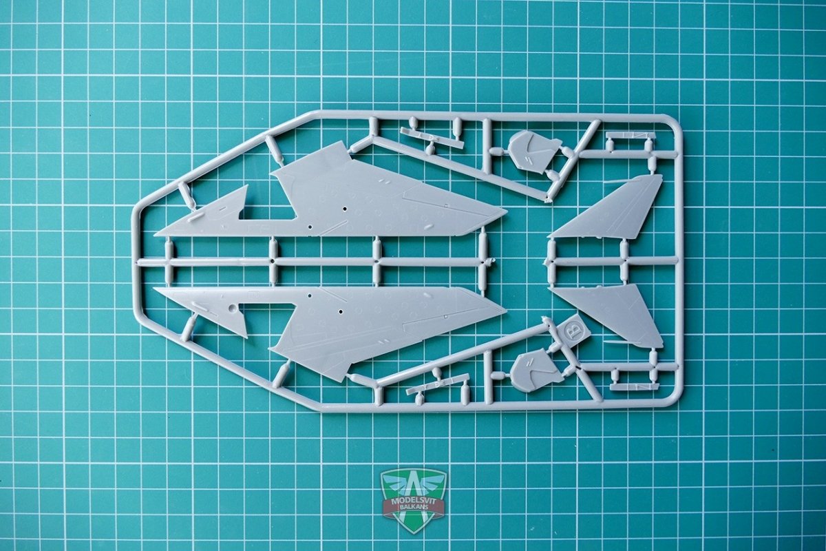 Modelsvit 72019 S-32MK Soviet bomber 1/72 – immagine 4