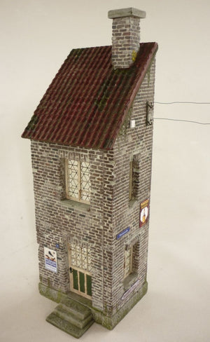RT-Diorama 35258 Corner Building 1/35 – image 3