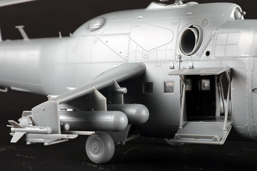 Trumpeter 05828 Mi-24A Hind-B 1/48 – Bild 17