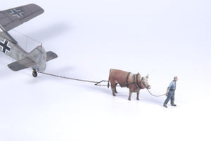 CMK F48354 Ox Towing Me-163B &amp;amp; Luftwaffe Ground Crew 1/48 – Bild 3