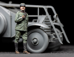 Copper State Models F35-022 Italian Armoured Car Standing Officer 1/35 – zdjęcie 2