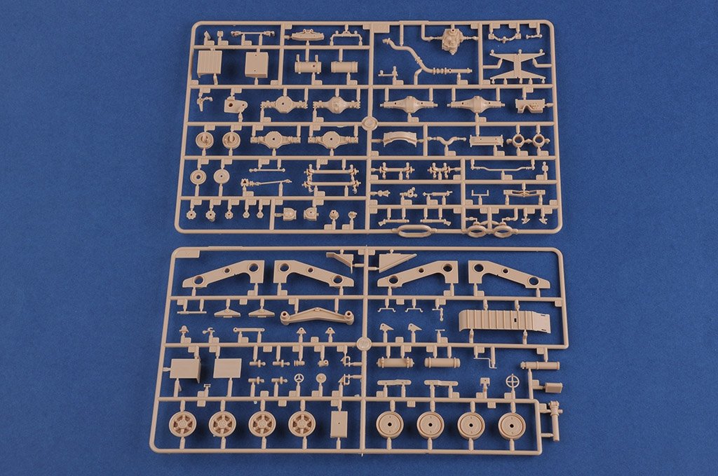 Hobby Boss 85513 Ukraine KrAZ-6446 Tractor with MAZ/ChMZAP-5247G semitrailer 1/35 – immagine 11