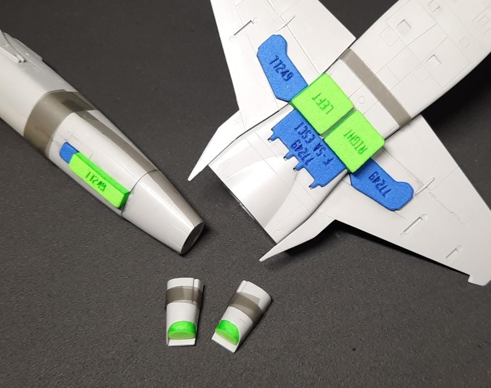 Omask 77249 F-5A/B wheel bay plugs (for Esci, Italeri, Revell, Wolfpack) 1/72 – Bild 2