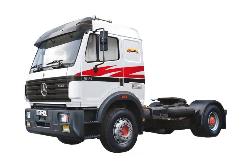 Italeri 3956 Mercedes Benz SK 1844 LS V8 1/24 – image 2