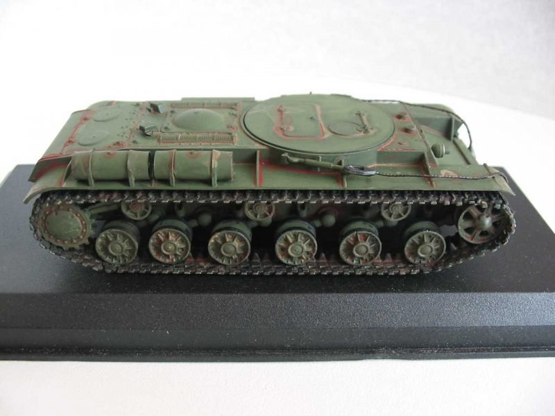 PST 72038 Armored Tow Tractor KV-T 1/72 – image 5
