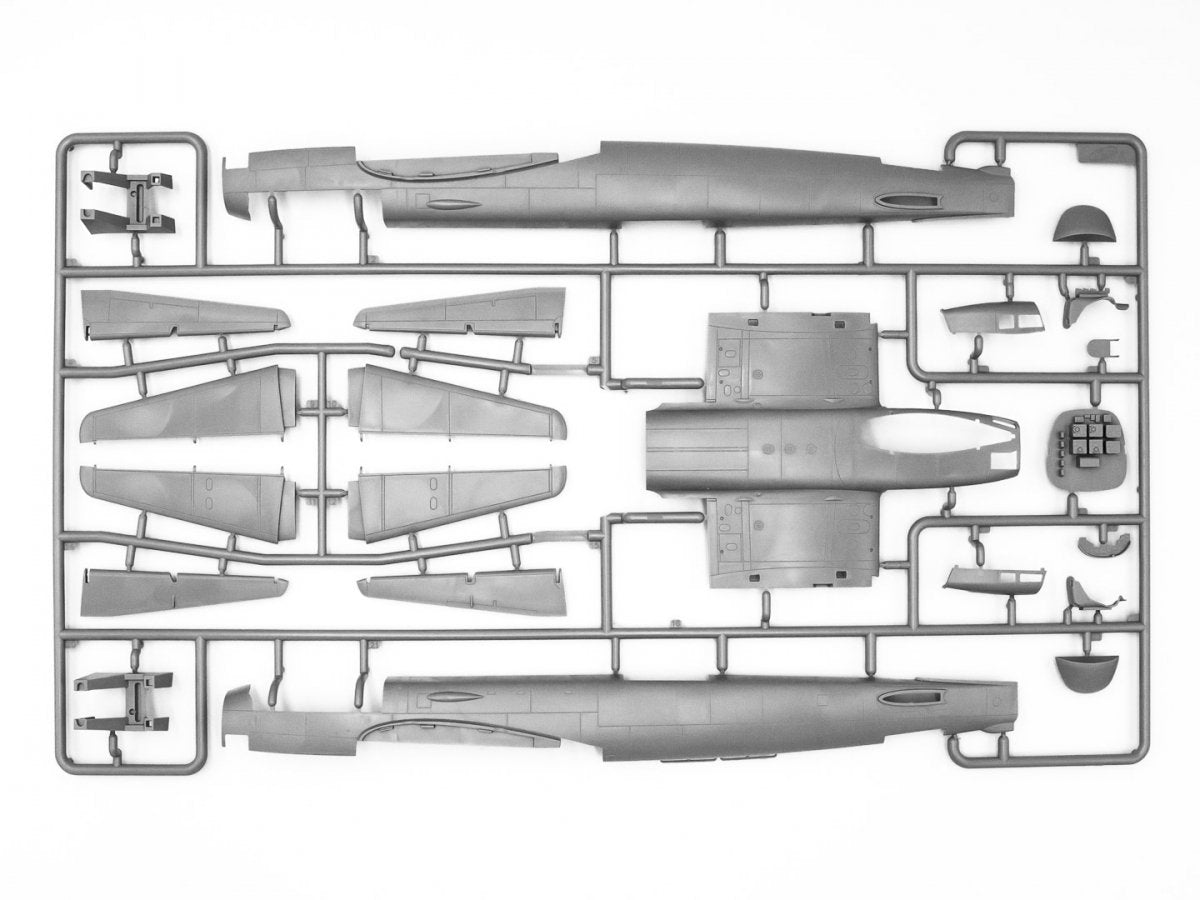 ICM 48229 Ju 88A-4 with German Ground Personnel and Torpedo Trailers 1/48 – immagine 3