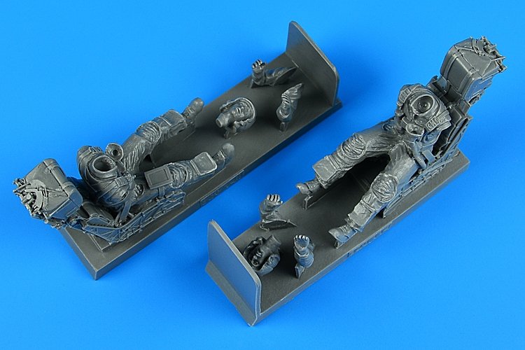 Aerobonus 320148 US Navy and Marines Pilot and Operator with ej. seat for F/A-18D Hornet for Academy 1/32