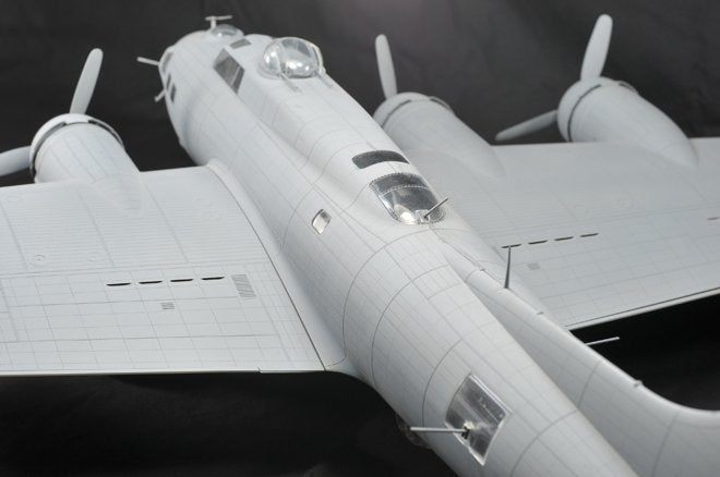 HK Models 01E04 B-17 Flying Fortress F and G 1/32 – immagine 8
