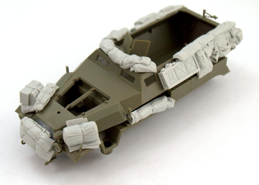 Panzer Art RE35-496 Stowage set for Sd.Kfz 251C 1/35 – immagine 2