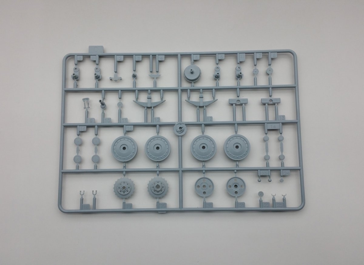 Amusing Hobby 35A021 Jagdpanzer 38(D) 1/35 – immagine 6