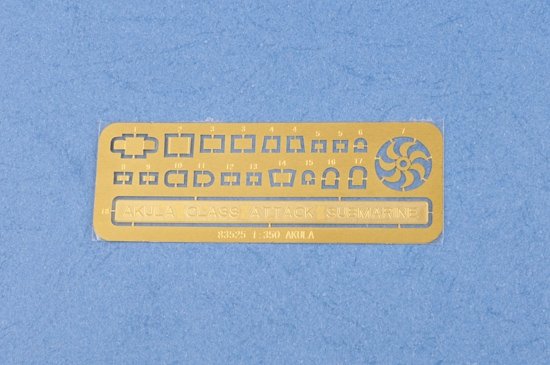 Hobby Boss 83525 Russian Navy SSN Akula Class Attack Submarine 1/350 – Bild 6