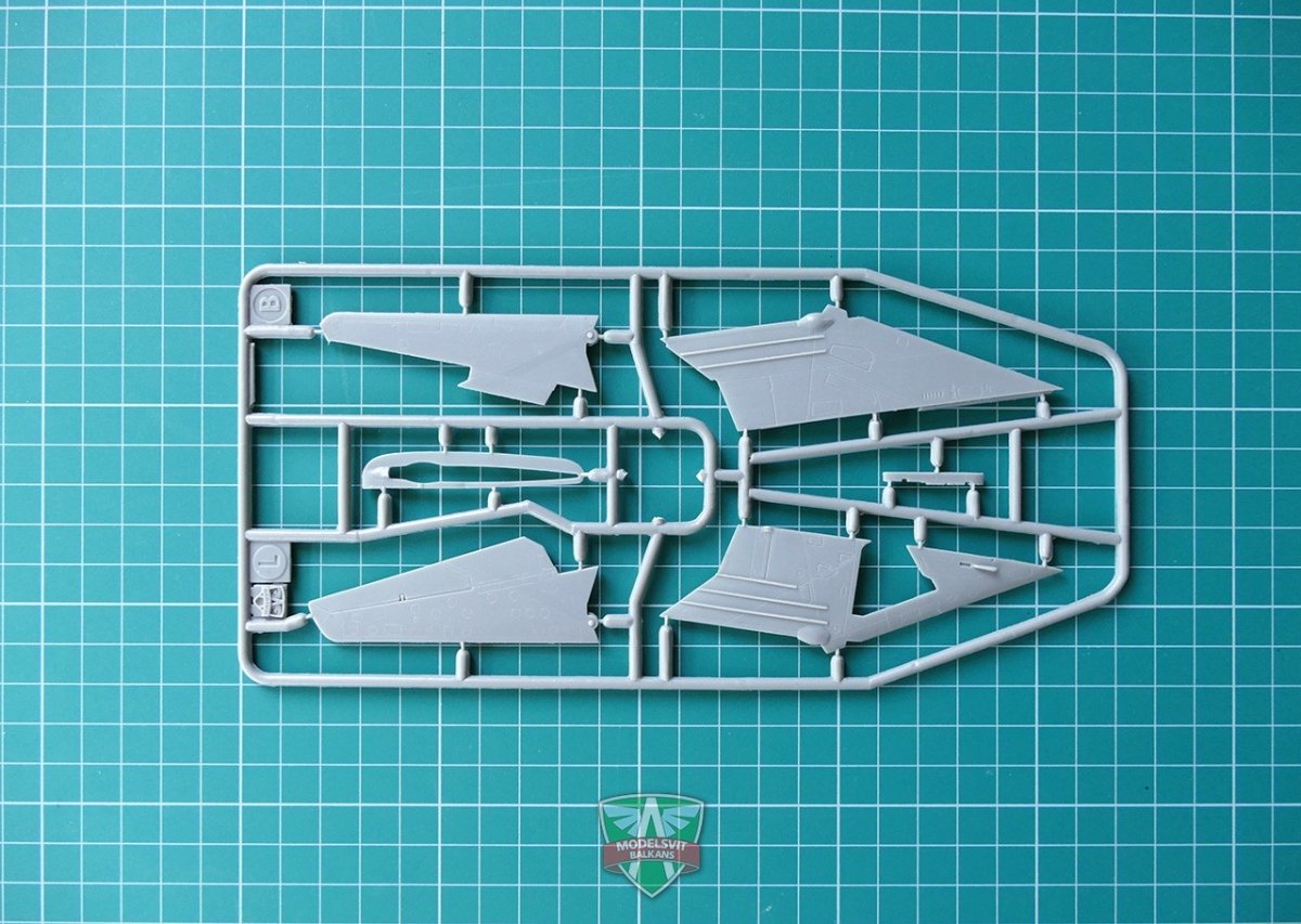 Modelsvit 72017 Sukhoi Su-17 Early version 1/72 – immagine 7