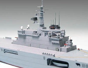 Tamiya 31003 Japanese Defence Force LST-4001 Ohsumi 1/700 – Bild 3