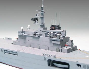 Tamiya 31003 Japanese Defence Force LST-4001 Ohsumi 1/700 – Bild 3