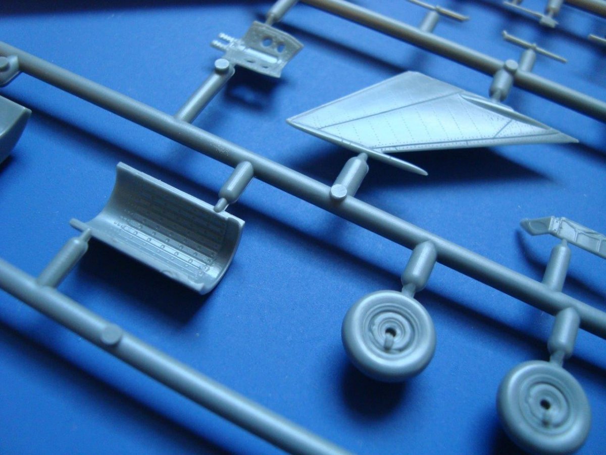 Kozavody Prostejov KPM0102 MiG-21 BIS Fishbed Part II. 1/72 – imagen 7