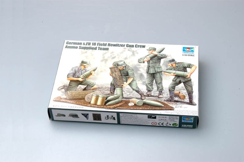 Trumpeter 00426 German s.FH 18 Field Howitzer Gun Crew Ammo Supplied Team 1/35 – immagine 2
