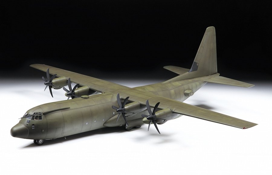 Zvezda 7324 American Military Transport Plane C-130J-30 1/72 – Bild 4