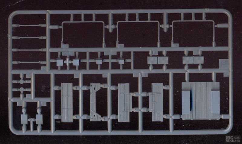 IBG 72013 Chevrolet C15A No.13 Cab Personnel Lorry 1/72 – image 3