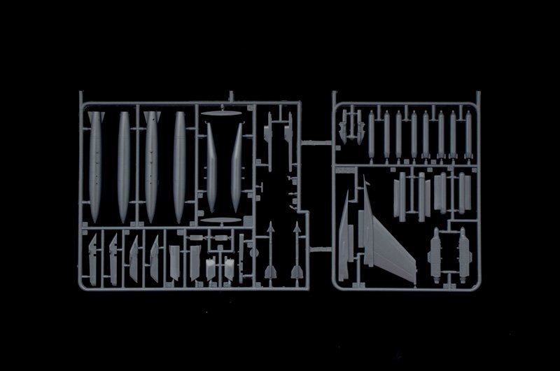 Italeri 72009 F-16 C/D Night Falcon - Kit complet pour maquettes à l&amp;#39;échelle 1/72 – image 8