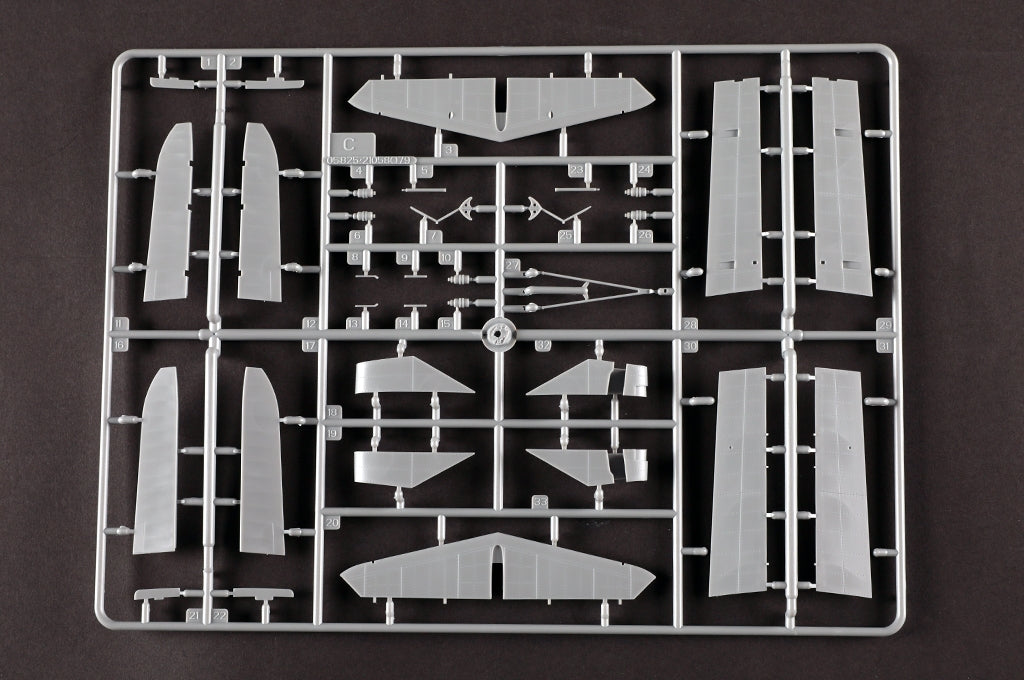 Trumpeter 05825 Fairey Barracuda WW II Torpedo Bomber 1/48 – Bild 11