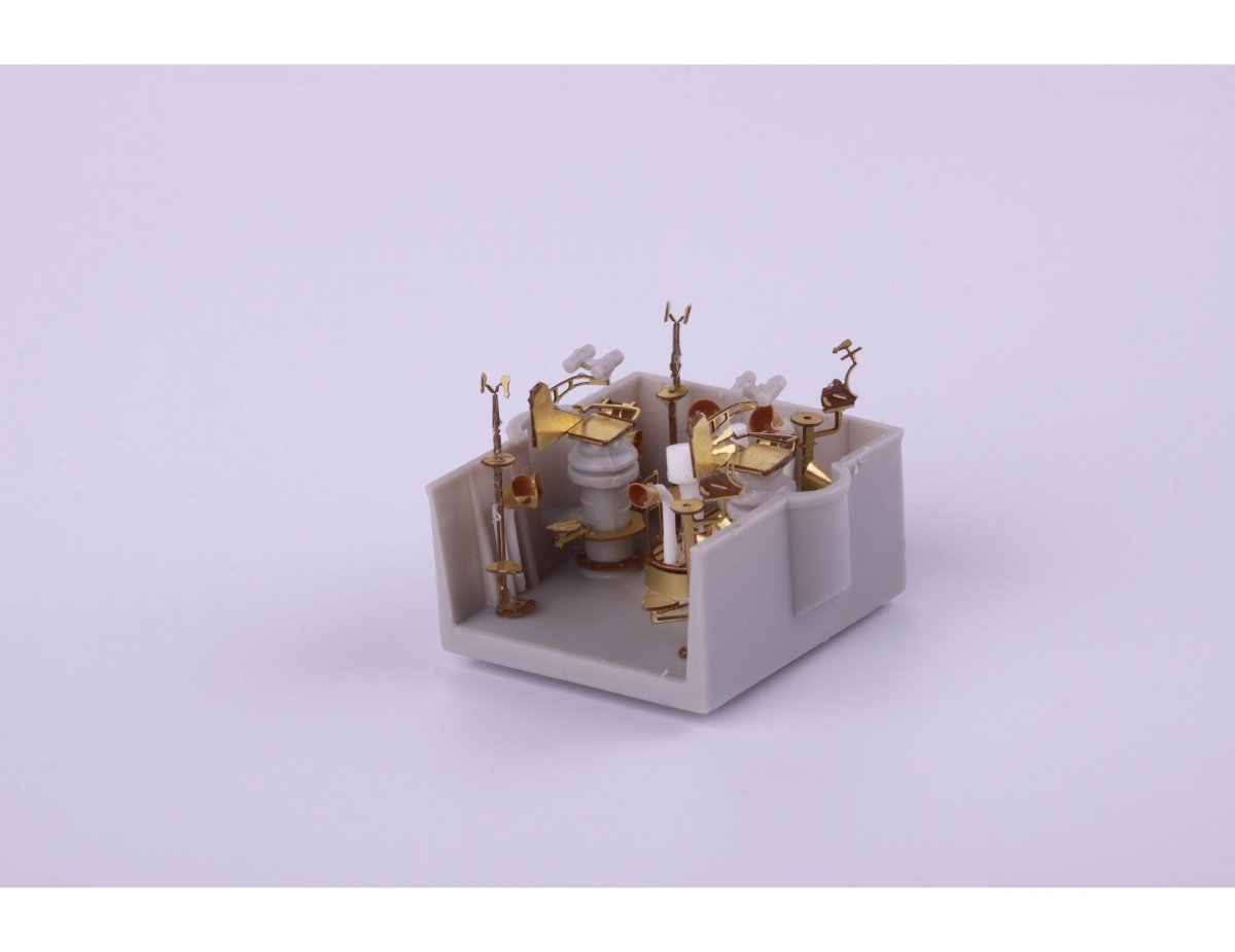 Eduard 53188 HMS Hood pt. 2 TRUMPETER 1/200 radars – image 4