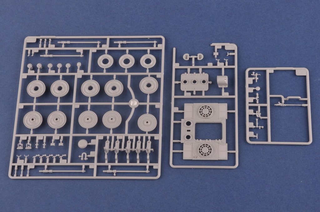 Hobby Boss 84533 Pz.Kpfw.VI Sd.Kfz.182 Tiger II (Henschel July-1945 Production) 1/35 – Bild 12