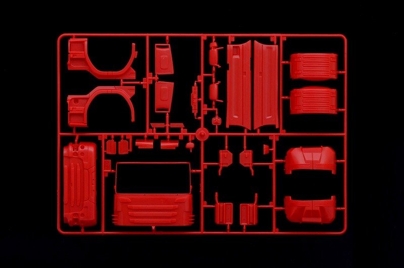 Italeri 3882 Scania R560 V8 Highline Red Griffin 1/24 – immagine 14