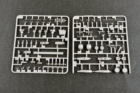Trumpeter 05628 German Navy Aircraft Carrier DKM Peter Strasser 1/350 – zdjęcie 8