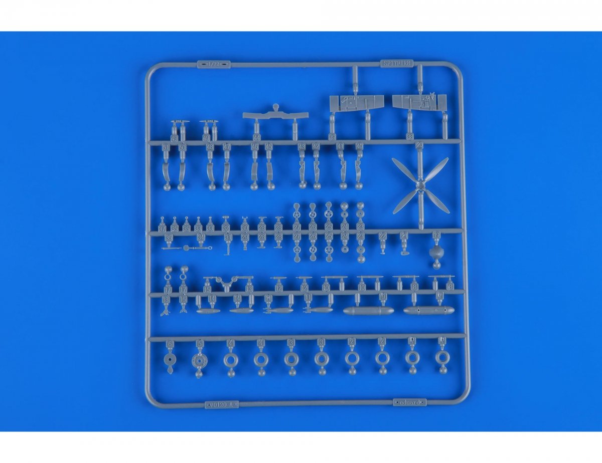 Eduard 70126 Spitfire Mk. XVI Bubbletop 1/72 – immagine 3