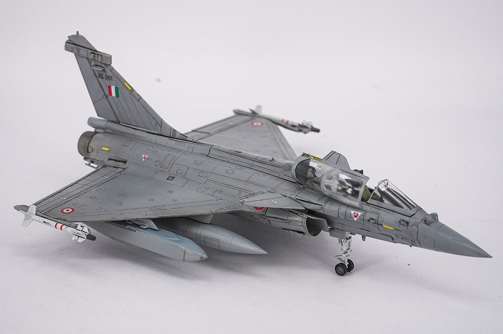 Trumpeter 01690 PAF J-10CE Multi-Role Fighter &amp; IAF Rafale 2 in 1 1/72