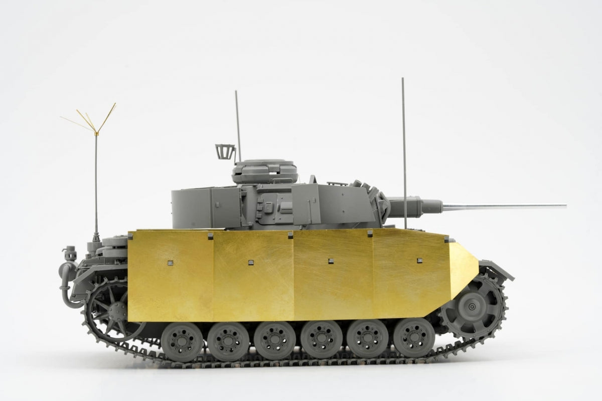 Border Model BT-048 Pz.Bef.Wg.III Ausf.K 2in1 w/Schürzen 1/35 – Bild 9