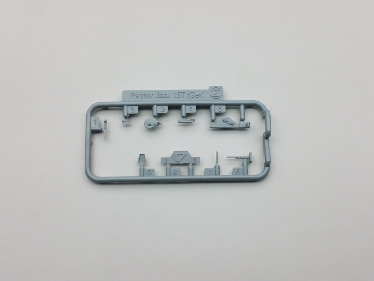 Amusing Hobby 35A019 Pz.Kpfw.38D 1/35 – image 10