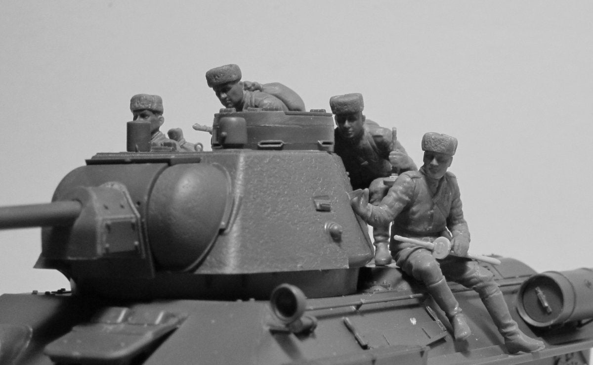 ICM 35640 Soviet Tank Riders (1943-1945) 4 figures 1/35 – immagine 5